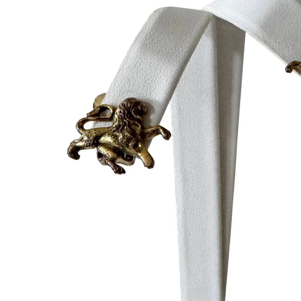 VNTG Brookcraft‎ Walking Lion Clip Statement Earrings Antique Gold Tone Figural